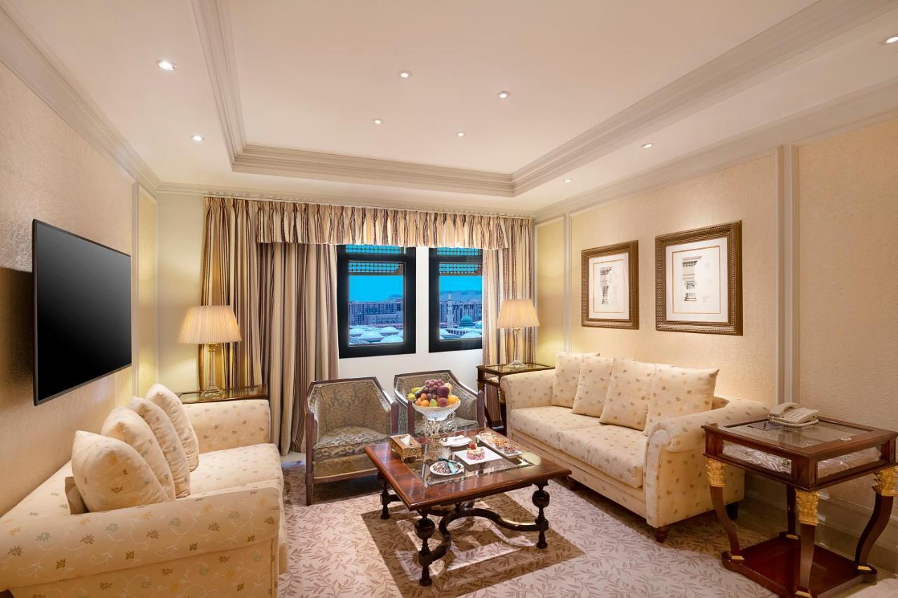 فندق أوبروى المدينة المنورة المظهر الخارجي الصورة A living room at the Four Seasons Hotel